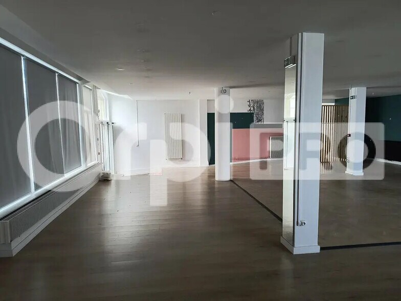 Office in Reims for lease - Interior Photo - Image 1 of 8