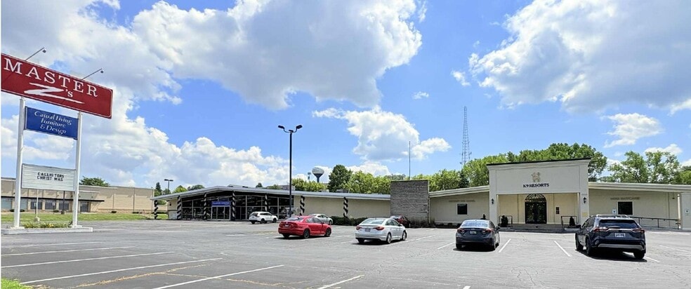 19233-19255 W Bluemound Rd, Brookfield, WI for sale - Building Photo - Image 1 of 5