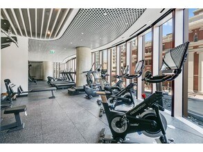 320 Granville St, Vancouver, BC à louer Photo du bâtiment- Image 2 de 9