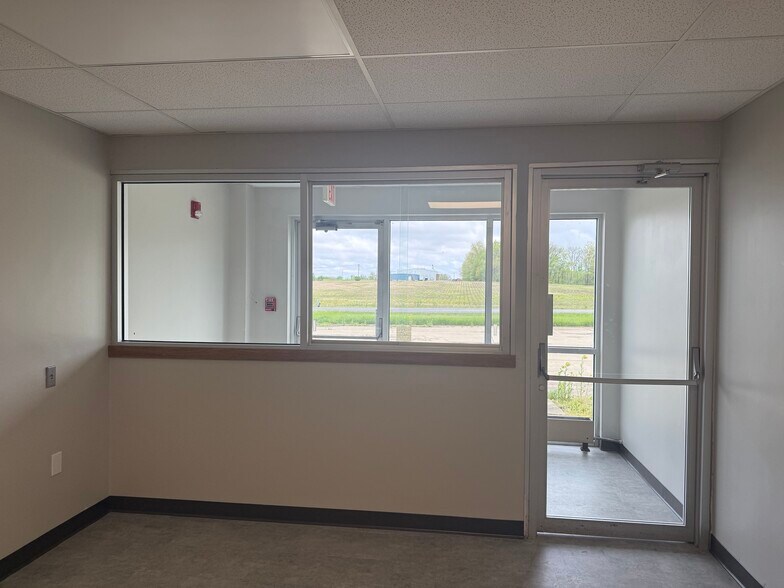 1615 W McDonald St, Hartford City, IN à vendre - Photo du bâtiment - Image 2 de 14