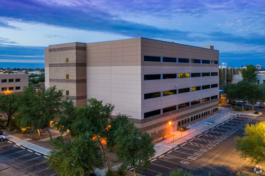 6567 E Carondelet Dr, Tucson, AZ à louer - Photo du bâtiment - Image 2 de 2