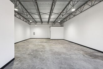 1105 Colorado Ln, Arlington, TX for lease Interior Photo- Image 2 of 6