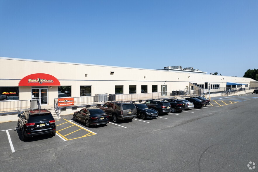 185 State Highway 36, West Long Branch, NJ for lease - Building Photo - Image 2 of 4