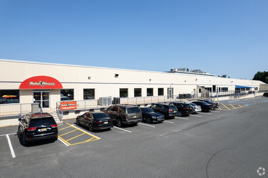 185 State Highway 36, West Long Branch, NJ à louer - Photo du bâtiment - Image 2 de 4