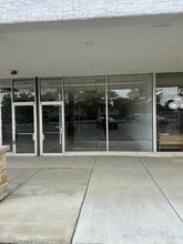 3010-3054 W Hobson Rd, Woodridge, IL for lease Interior Photo- Image 2 of 5