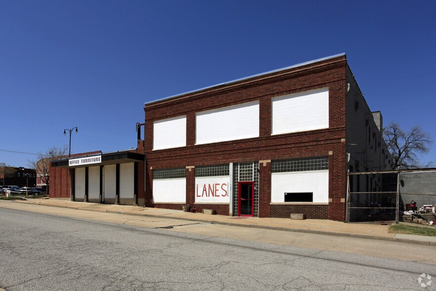 11 NW 8th St, Oklahoma City, OK à louer - Photo du bâtiment - Image 3 de 9