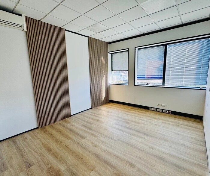 15 Rue Des Frères Lumière, Chassieu for lease - Interior Photo - Image 3 of 5