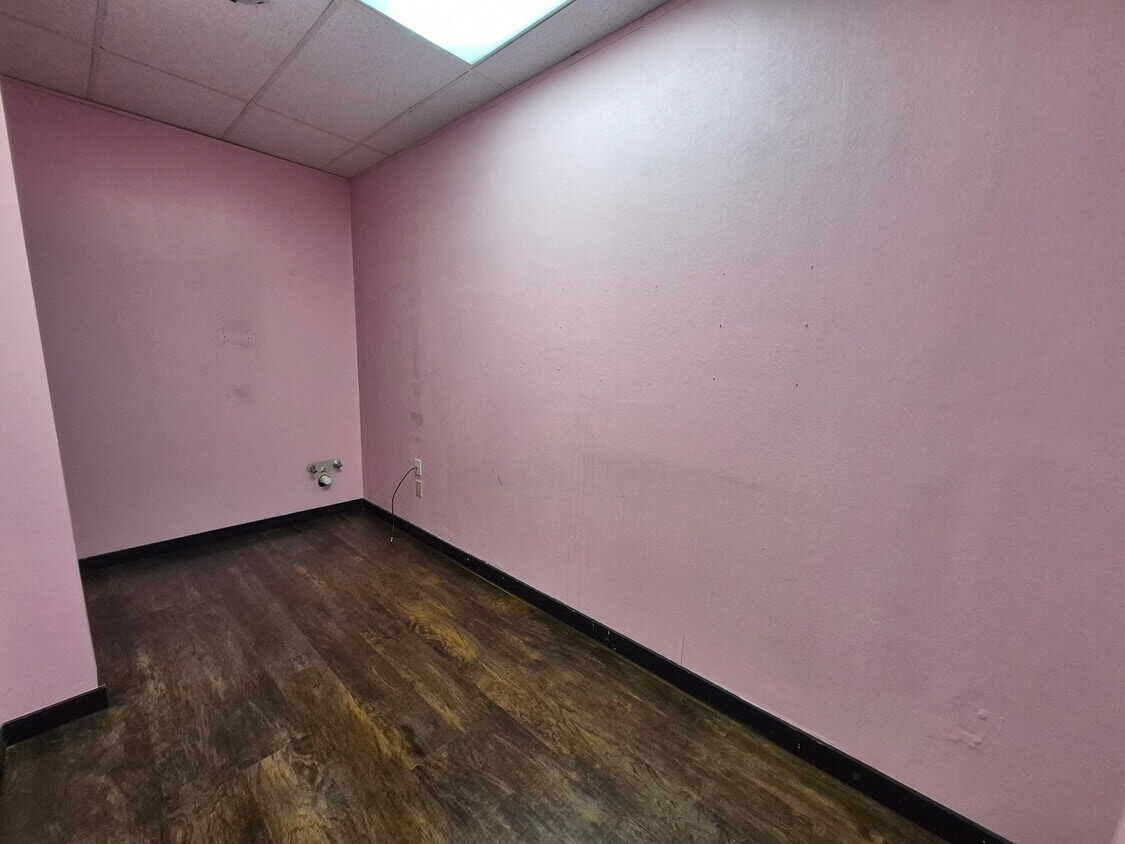 2500 W Broad St, Athens, GA for lease Interior Photo- Image 1 of 2