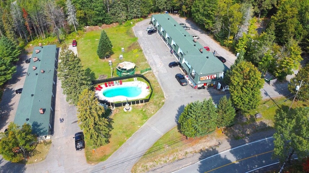 280 Rue Séraphin, Sainte-adele, QC for sale - Building Photo - Image 3 of 6