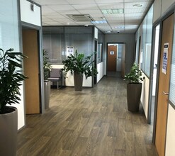 Bureau dans Champagne-au-Mont-d'Or à louer Photo intérieure- Image 2 de 5