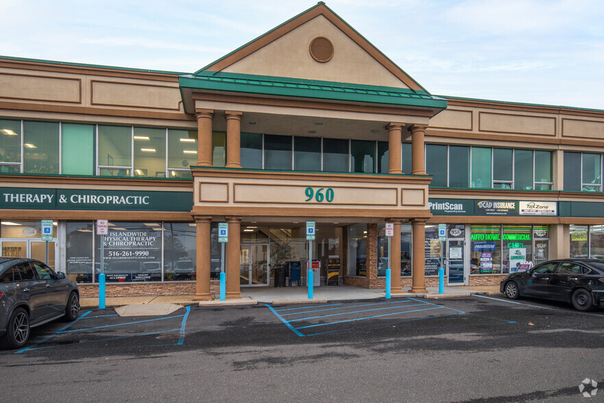 960 S Broadway, Hicksville, NY for lease - Building Photo - Image 3 of 4