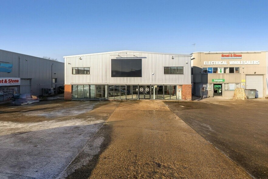 4-12 Kempson Clos, Aylesbury à louer - Photo du bâtiment - Image 1 de 38