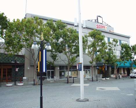 54-95 Washington St, Oakland, CA à louer - Photo du bâtiment - Image 2 de 21