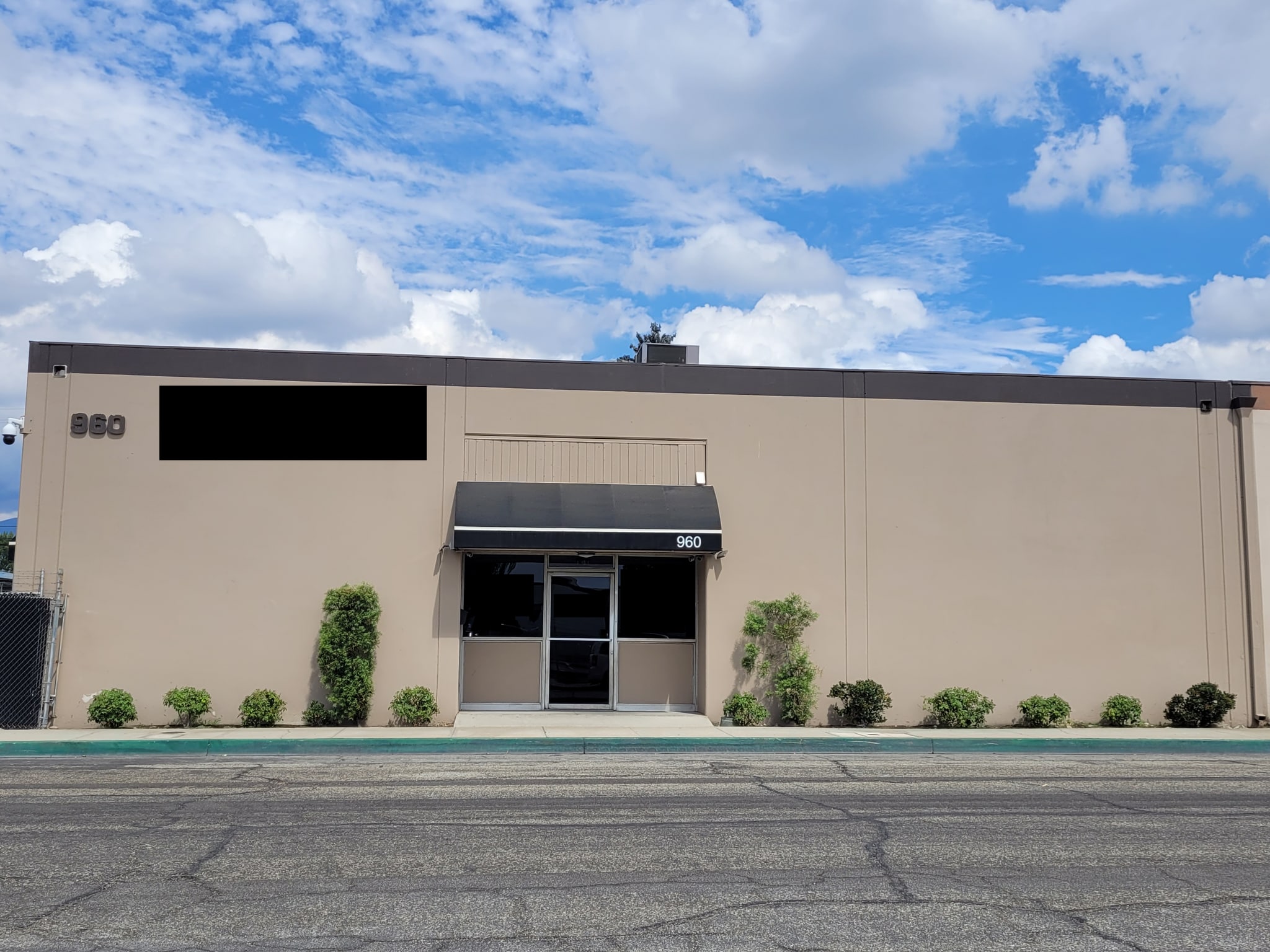 954-960 W Brooks St, Ontario, CA for lease Building Photo- Image 1 of 12