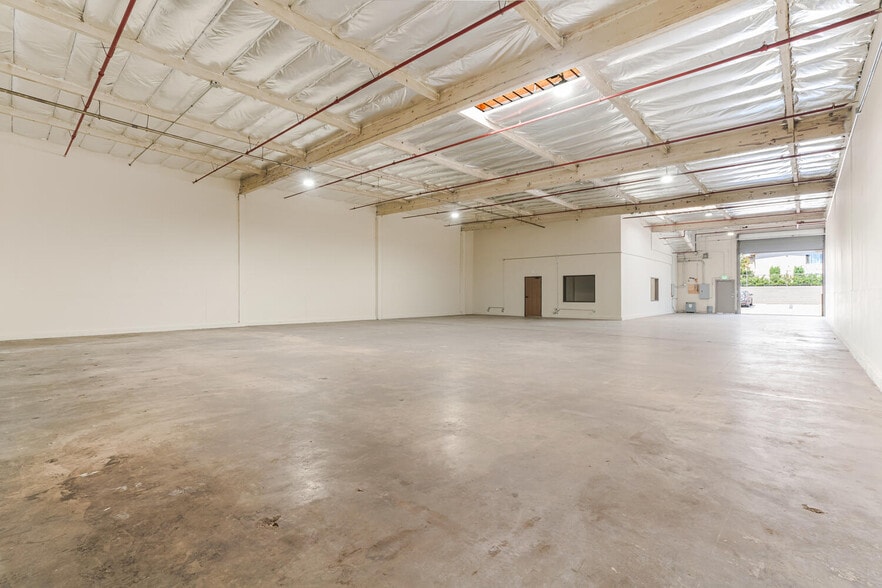 12701 Van Nuys Blvd, Pacoima, CA à louer - Photo du bâtiment - Image 3 de 37