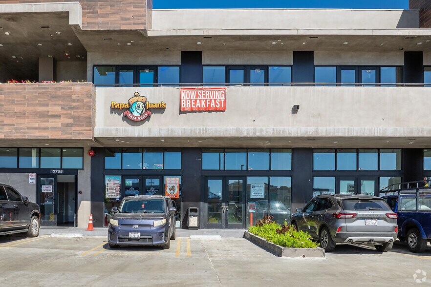 13755-13811 Roscoe Blvd, Panorama City, CA à louer - Photo du bâtiment - Image 3 de 21