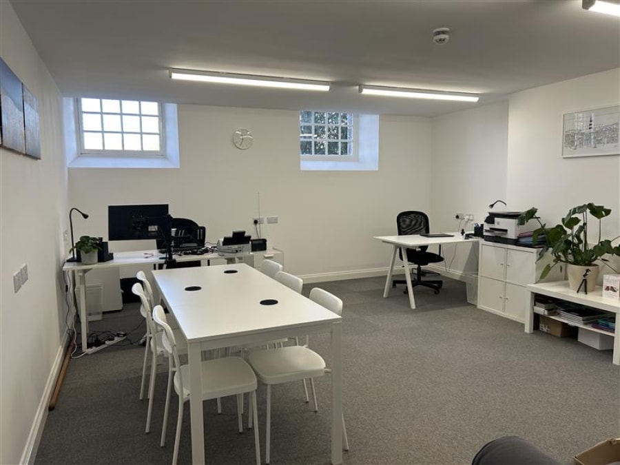 15 Apsley Rd, Plymouth for lease Interior Photo- Image 1 of 8