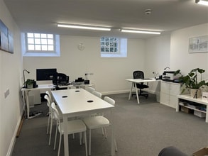 15 Apsley Rd, Plymouth for lease Interior Photo- Image 1 of 8