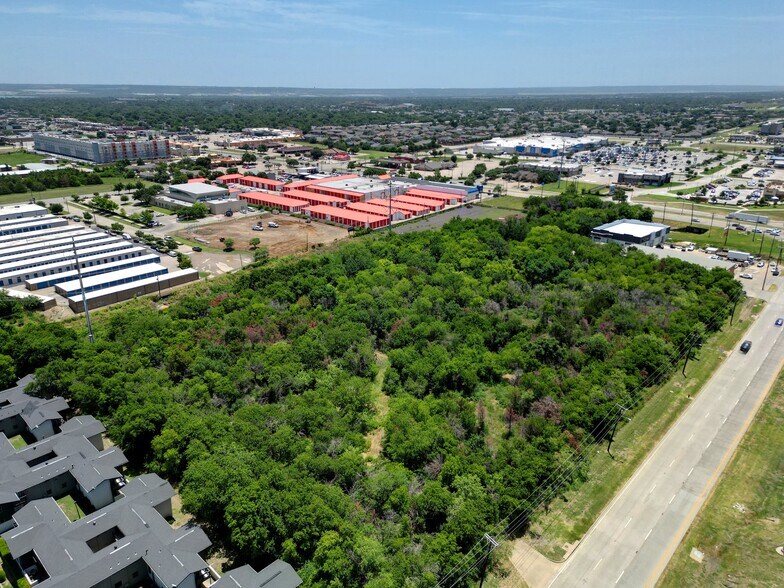 1200 W Pioneer Pky, Grand Prairie, TX à vendre - Photo du bâtiment - Image 3 de 17