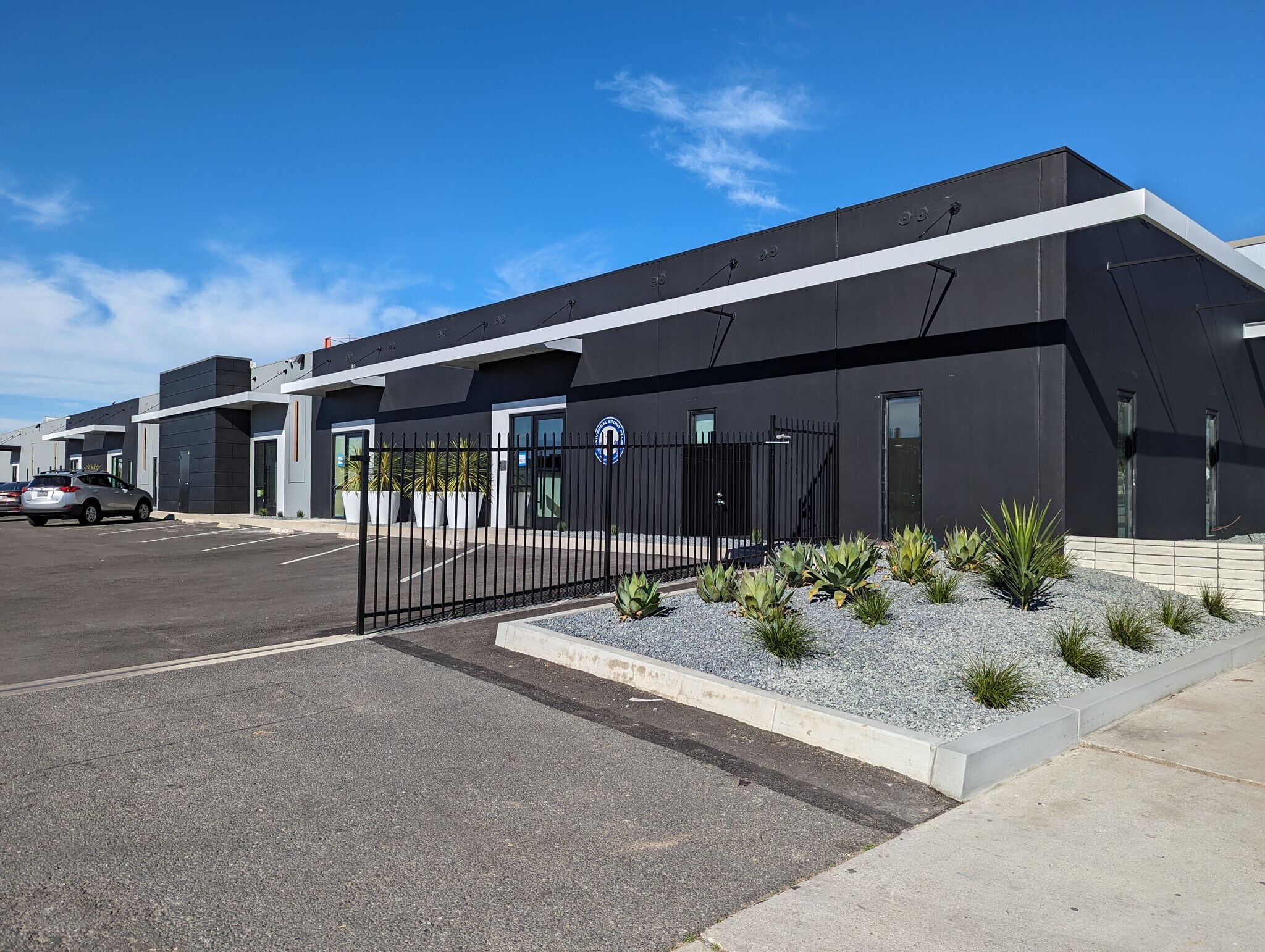 7059-7077 1/2 Vineland Ave, North Hollywood, CA à louer Photo du bâtiment- Image 1 de 17