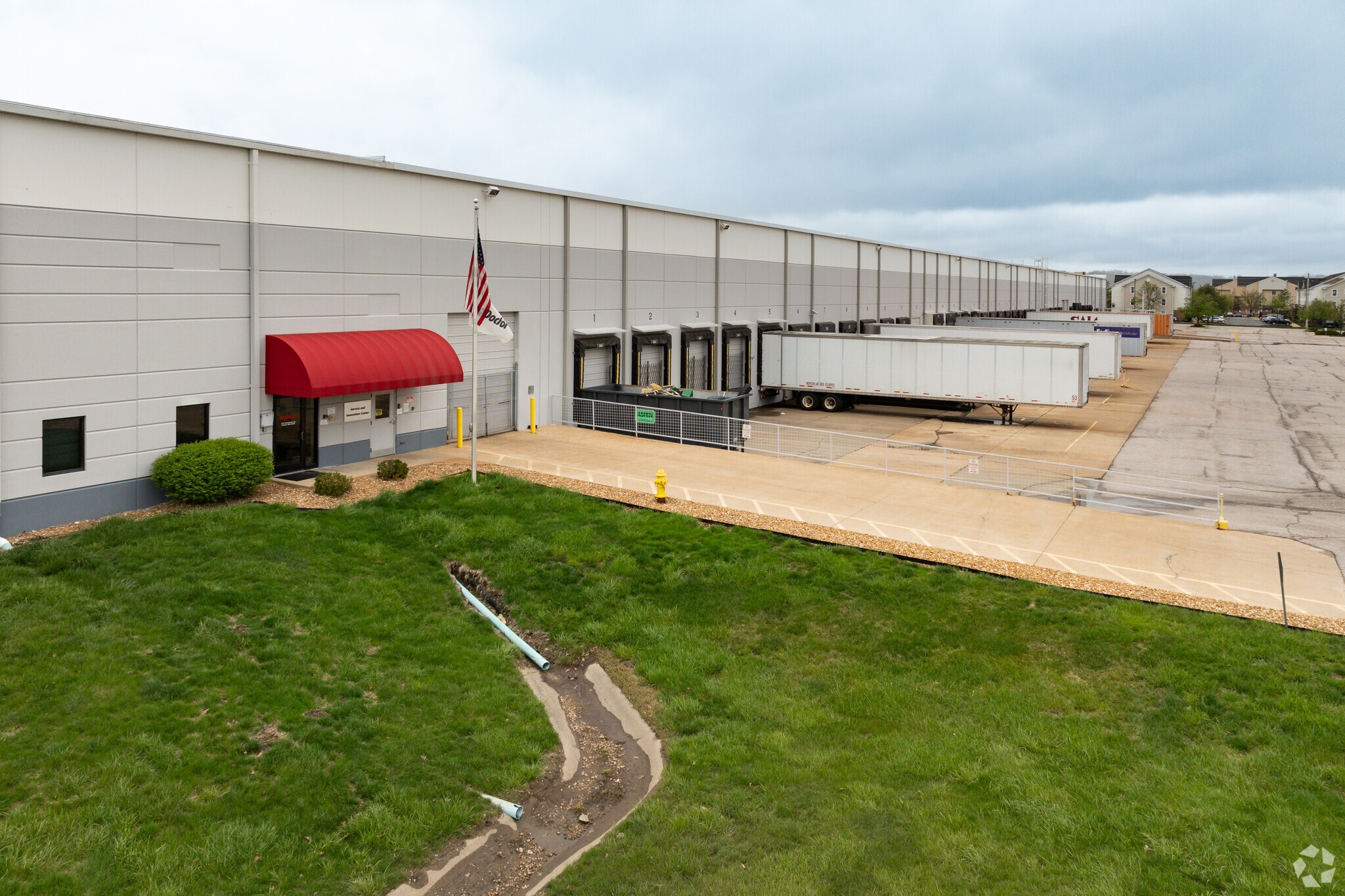 415 Axminister Dr, Fenton, MO for lease Primary Photo- Image 1 of 18