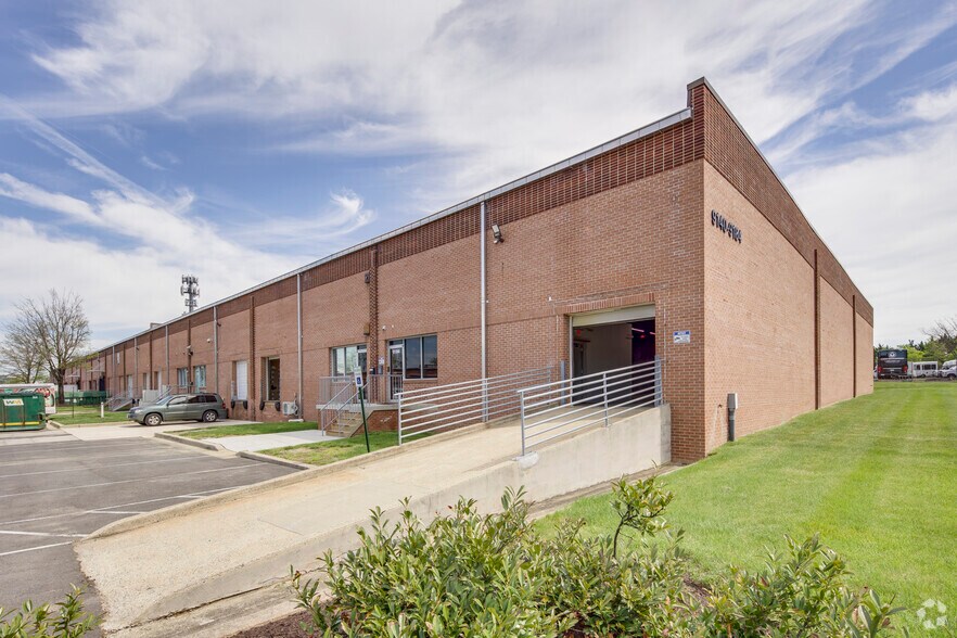 9100-9136 E Hampton Dr, Capitol Heights, MD à louer - Photo du bâtiment - Image 2 de 21