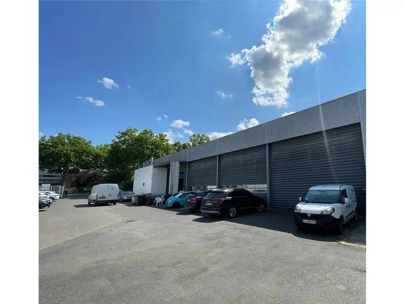 Flex in Bondoufle for lease Building Photo- Image 1 of 12