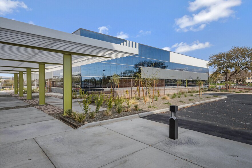 1890 S Price Rd, Chandler, AZ à louer - Photo du bâtiment - Image 3 de 7