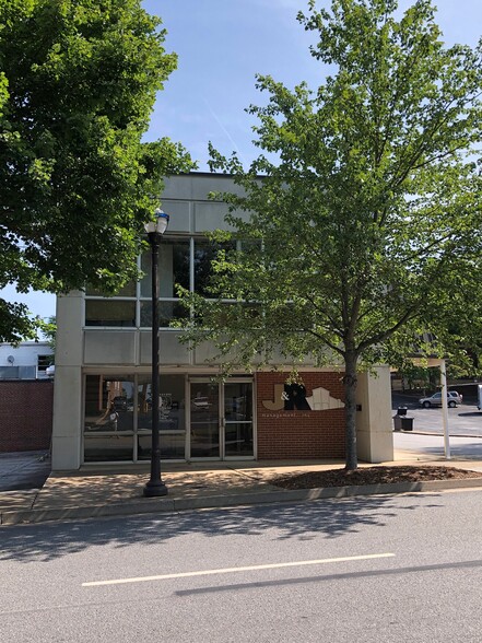 24-26 W Church St, Martinsville, VA for lease - Building Photo - Image 1 of 7