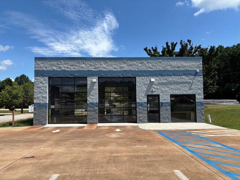 5188 Calhoun Memorial Hwy, Easley, SC à louer - Photo du bâtiment - Image 2 de 6