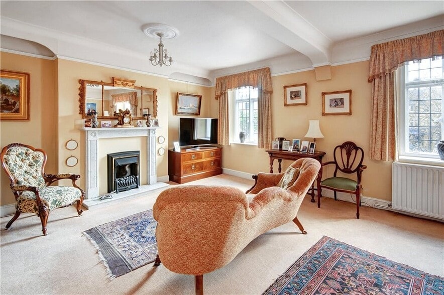 High St, Moreton In Marsh for sale - Interior Photo - Image 1 of 5