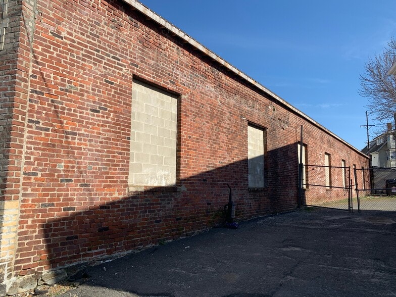 15 E Farm St, Waterbury, CT for sale - Building Photo - Image 3 of 20