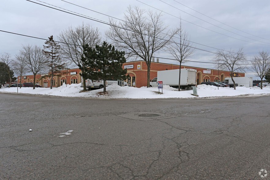 1755 Plummer St, Pickering, ON à vendre - Photo principale - Image 1 de 1