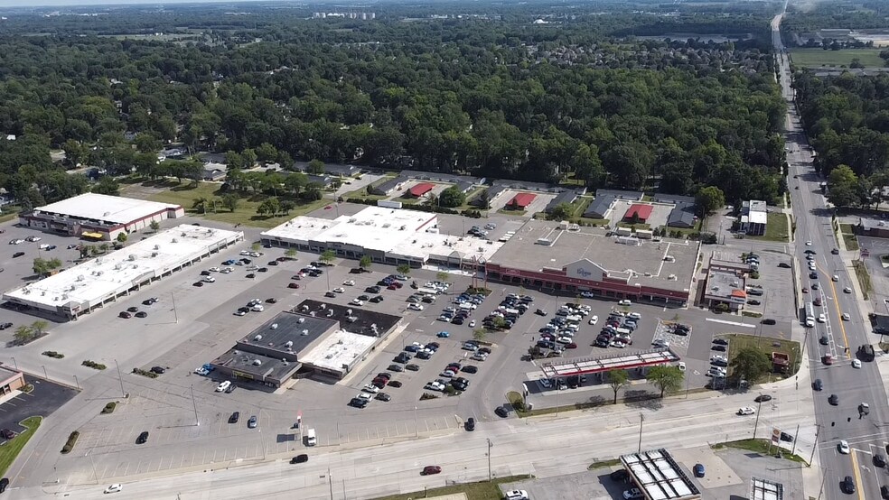 6302-6770 E State Blvd, Fort Wayne, IN à louer - Photo du bâtiment - Image 2 de 9