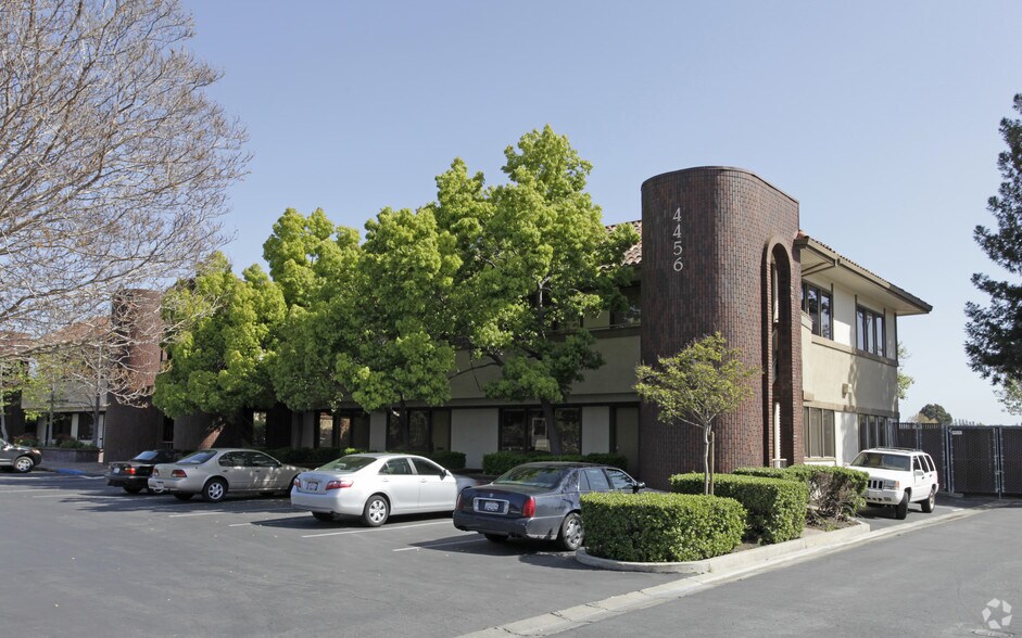 4456 Black Ave, Pleasanton, CA à louer - Photo du bâtiment - Image 2 de 5