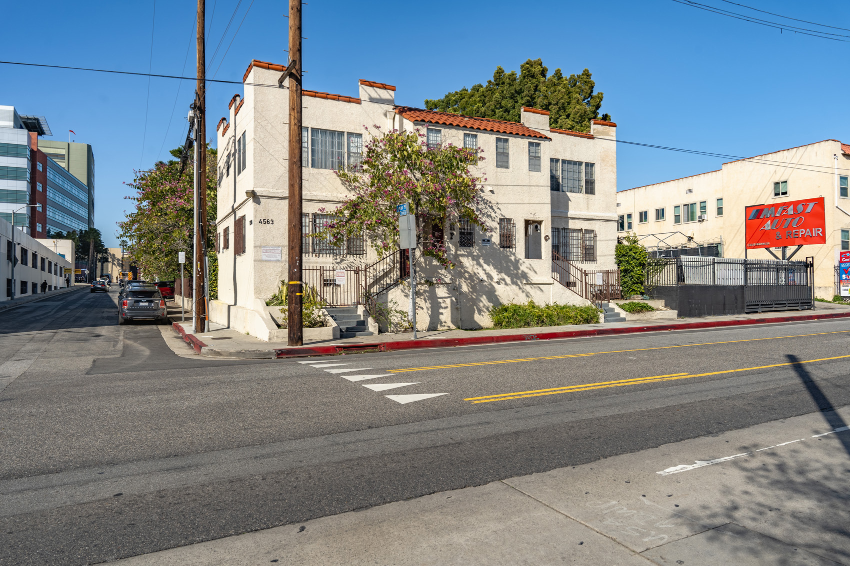 4563 W Fountain Ave, Los Angeles, CA à vendre Photo du bâtiment- Image 1 de 11