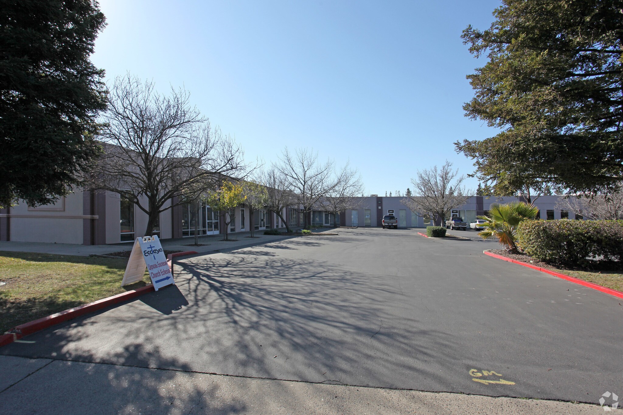 4027 N Freeway Blvd, Sacramento, CA for lease Building Photo- Image 1 of 4