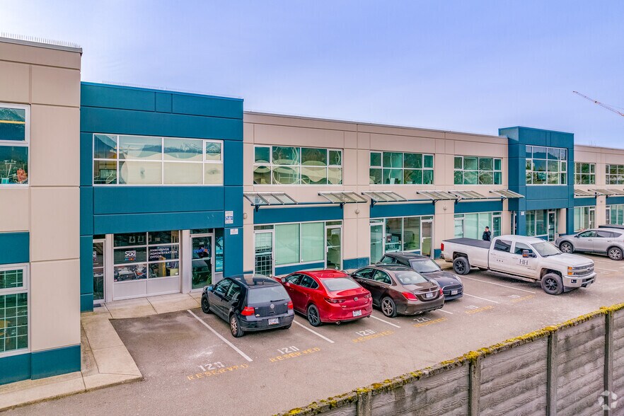 998 Harbourside Dr, North Vancouver, BC à vendre - Photo du bâtiment - Image 2 de 7