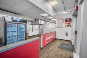 1506 11th Ave SW, Calgary, AB à louer Photo intérieure- Image 2 de 8