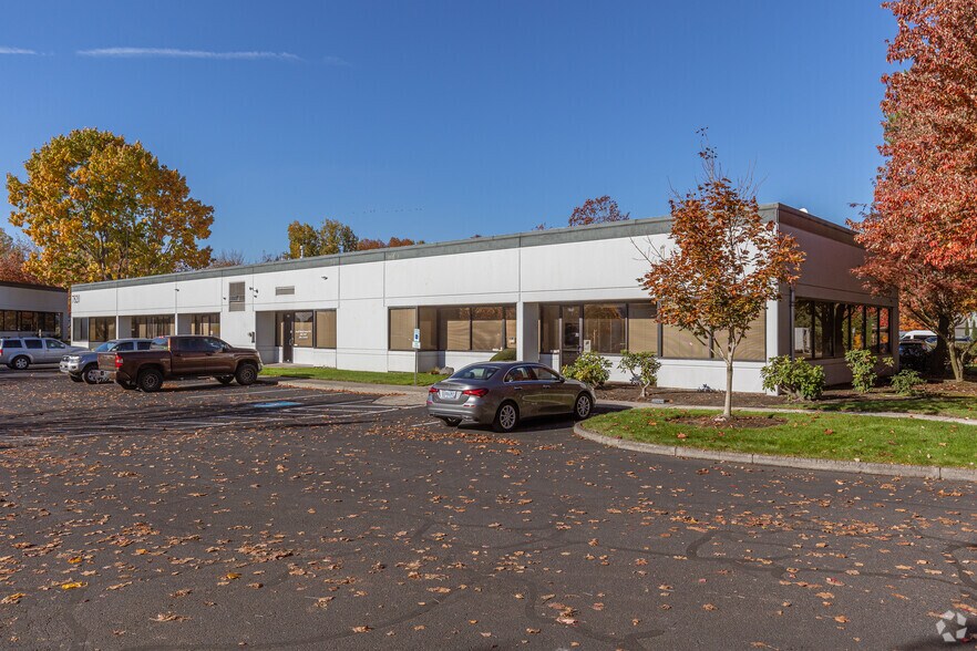 6135 NE 80th Ave, Portland, OR à louer - Photo du bâtiment - Image 3 de 6