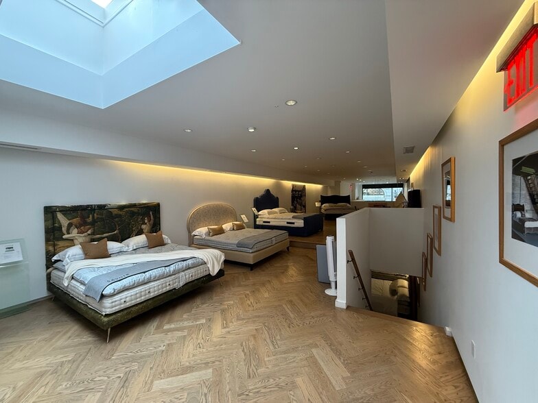 223 E 59th St, New York, NY à louer - Photo du bâtiment - Image 3 de 12