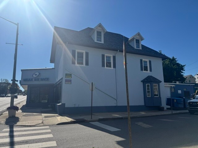 1016 W Lancaster Ave, Bryn Mawr, PA à louer - Photo du bâtiment - Image 2 de 5