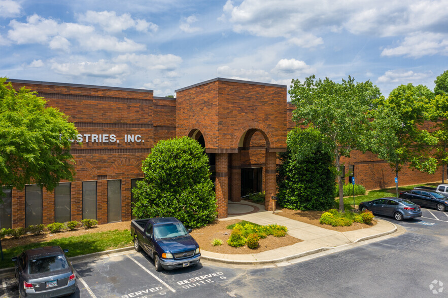 8125 Troon Cir, Austell, GA for lease - Building Photo - Image 1 of 13