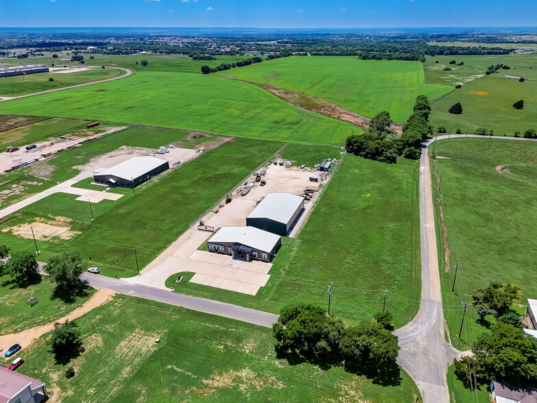 421 Hoyt Rd, Waxahachie, TX à vendre - Photo du b timent - Image 1 de 1