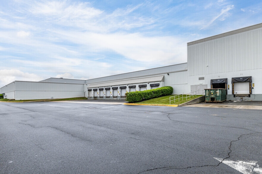 200 Docks Corner Rd, South Brunswick, NJ à louer - Photo du bâtiment - Image 2 de 19