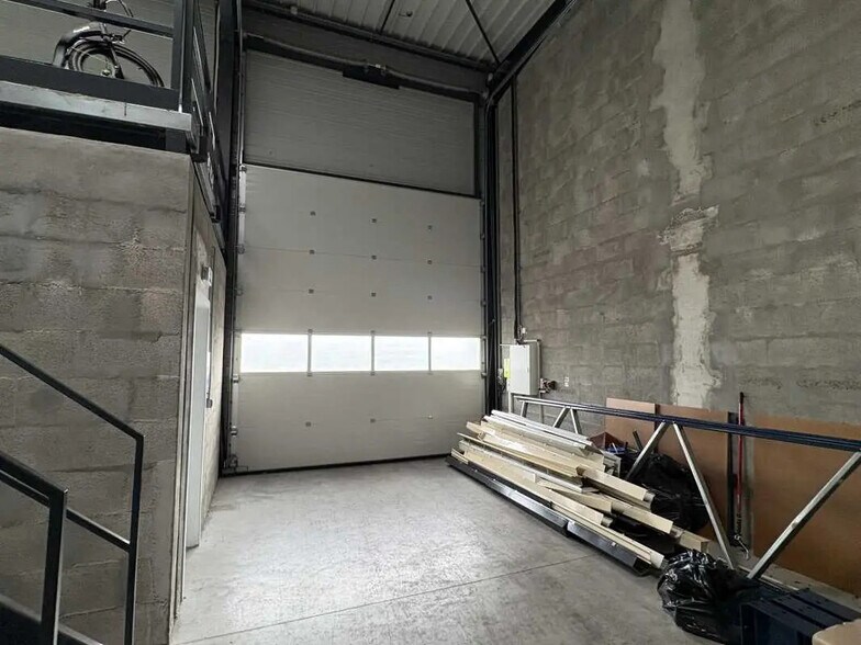 Office in Genas for lease - Interior Photo - Image 3 of 8