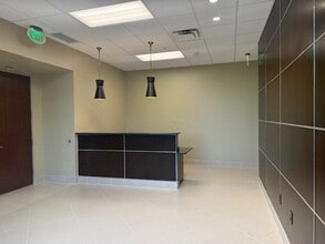 1225 S Main St, Grapevine, TX for lease Interior Photo- Image 2 of 10