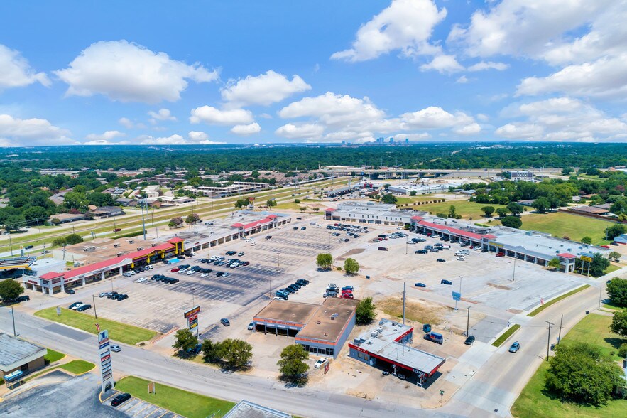5100-5353 Trail Lake Dr, Fort Worth, TX à louer - Photo du bâtiment - Image 2 de 8