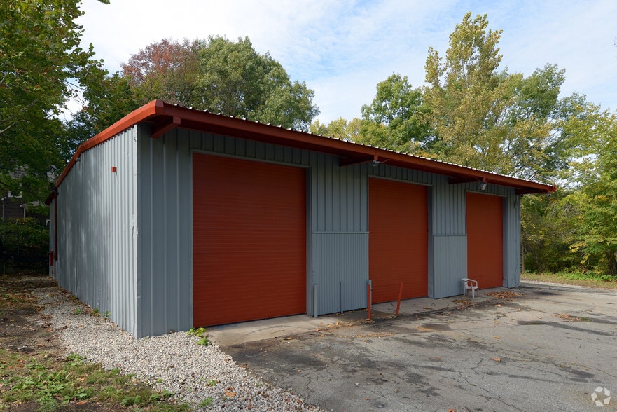 Providence Office & Warehouse Buildings portfolio of 2 properties for sale on LoopNet.ca - Primary Photo - Image 2 of 9