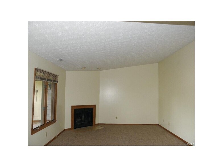 1308 Lyons Rd, Centerville, OH à vendre - Photo intérieure - Image 3 de 12